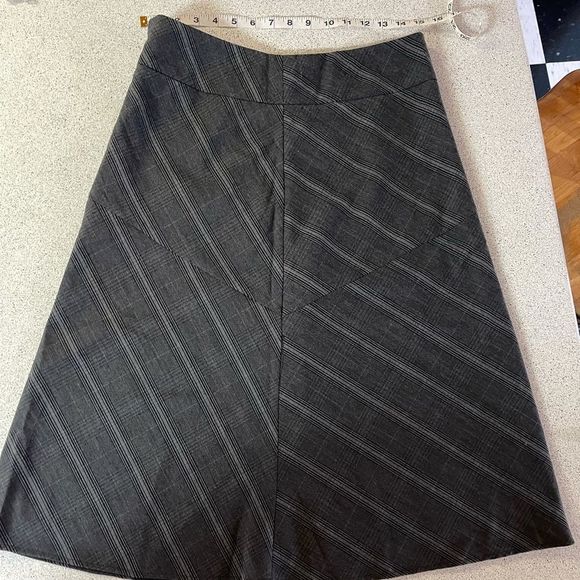 #123 Suzy Shier A-line skirt with side overlap - Picture 2 of 6